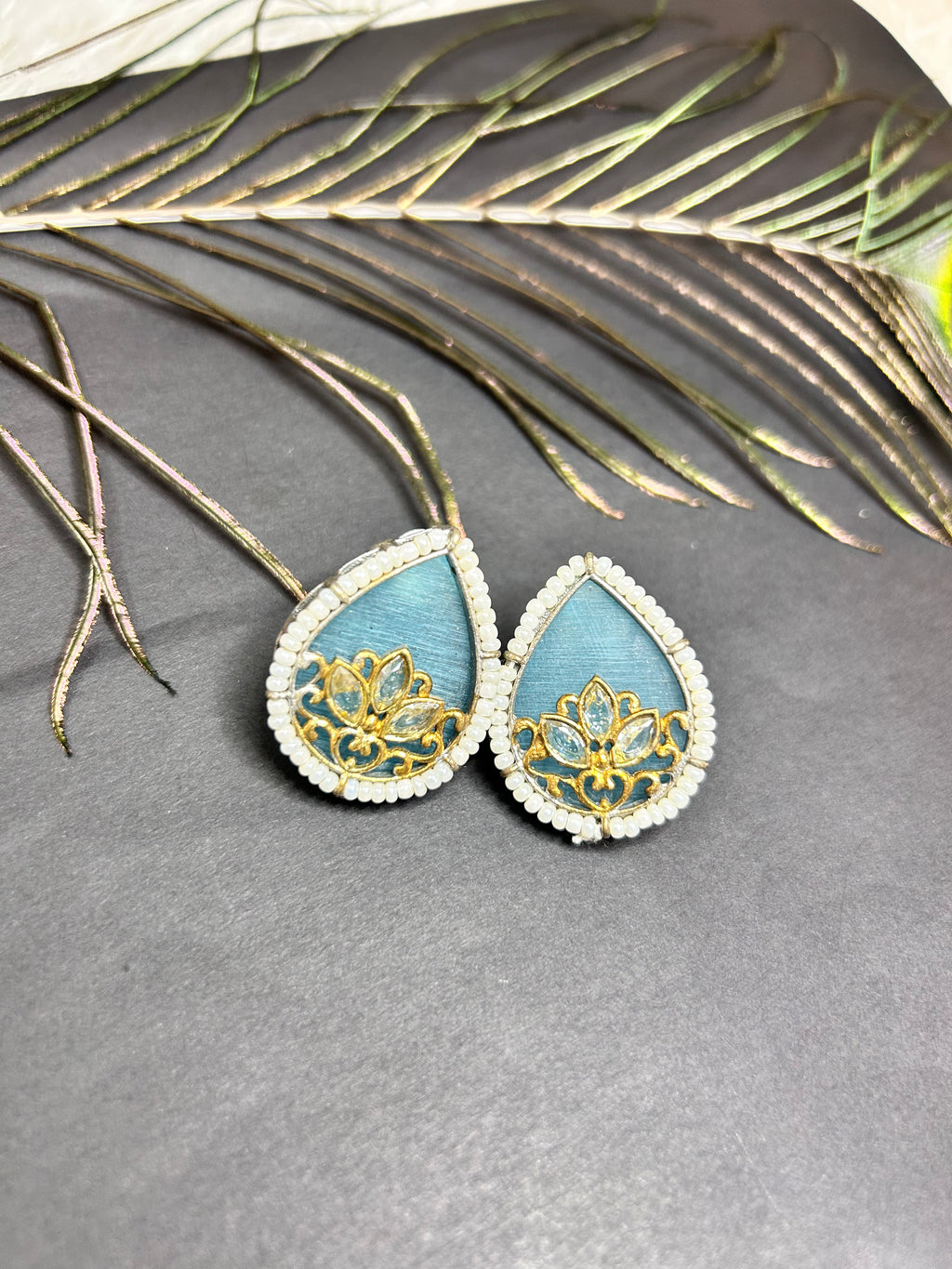 Boond Monalisa stud earrings