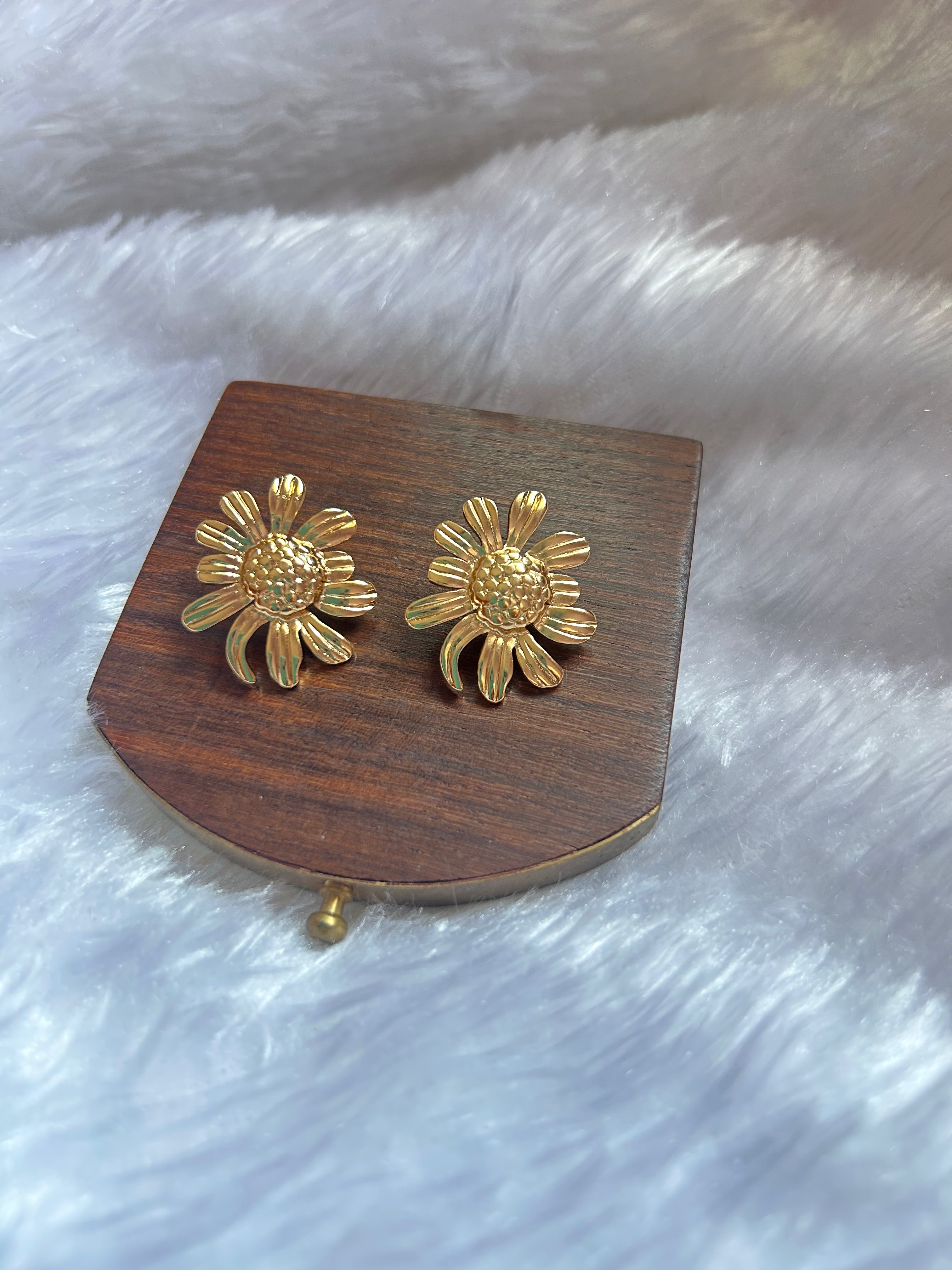 Sunflower Ant Tarnish Golden Studs