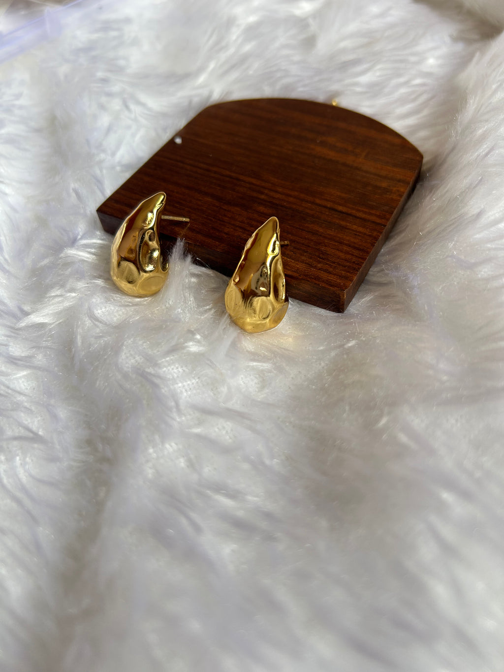 Manmohak Anti Tarnish Golden Stud Earrings