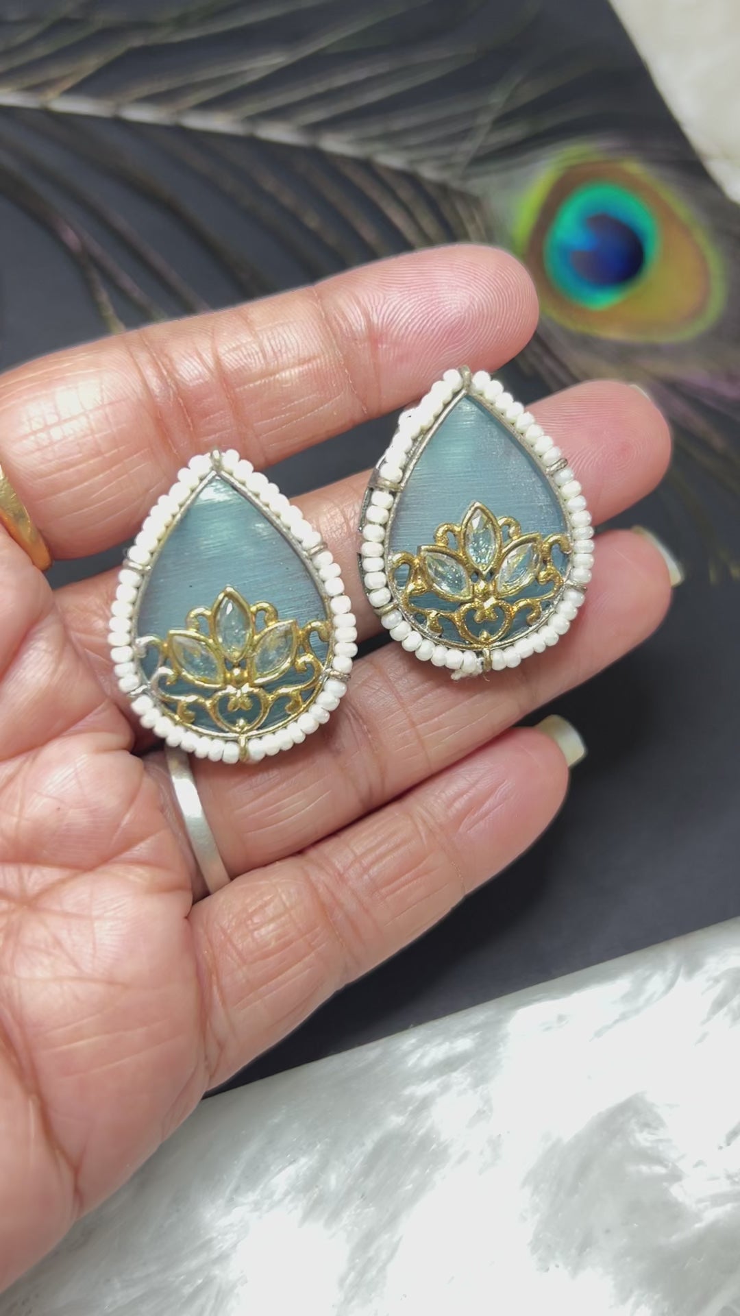 Boond Monalisa stud earrings