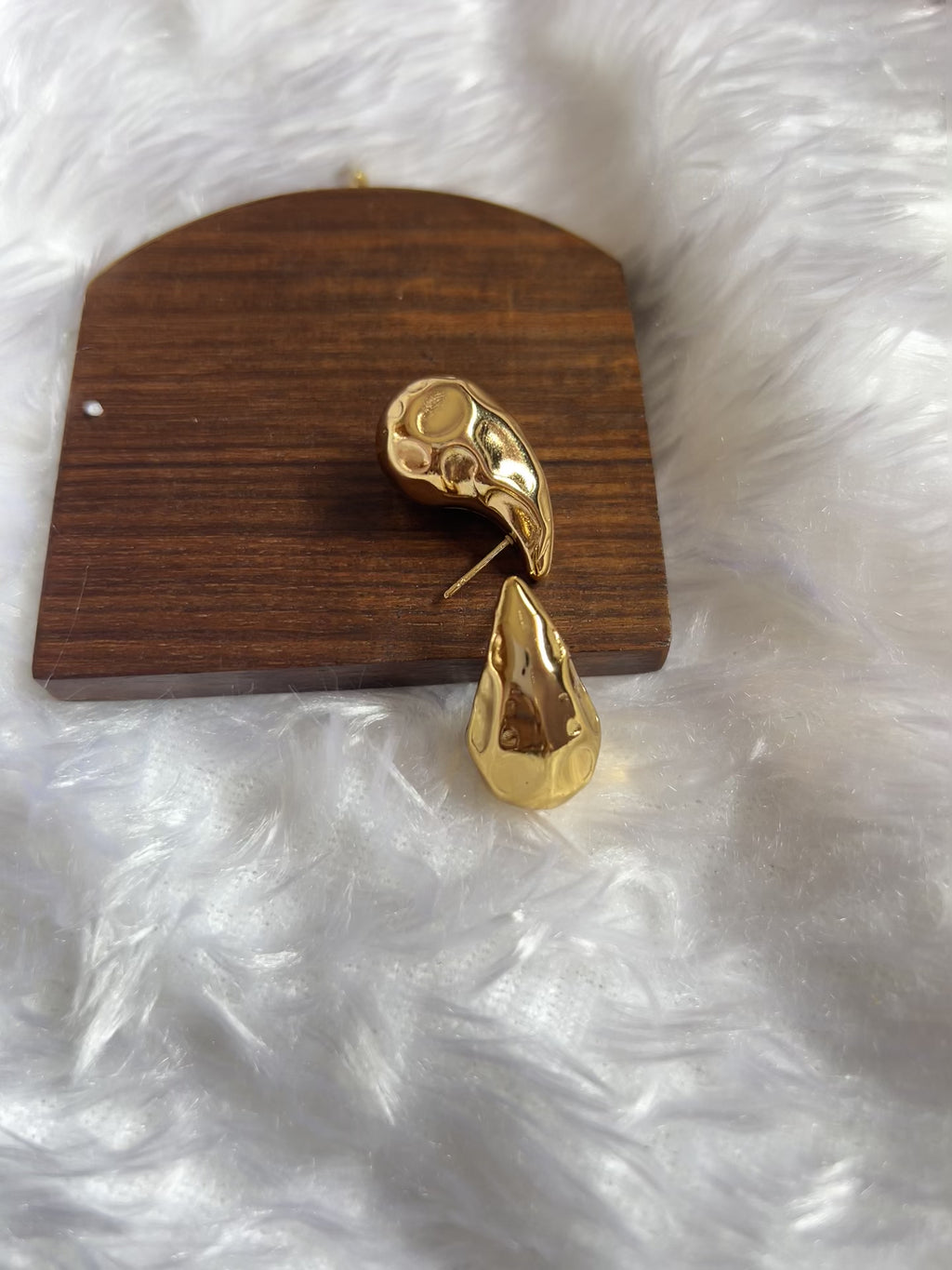 Manmohak Anti Tarnish Golden Stud Earrings