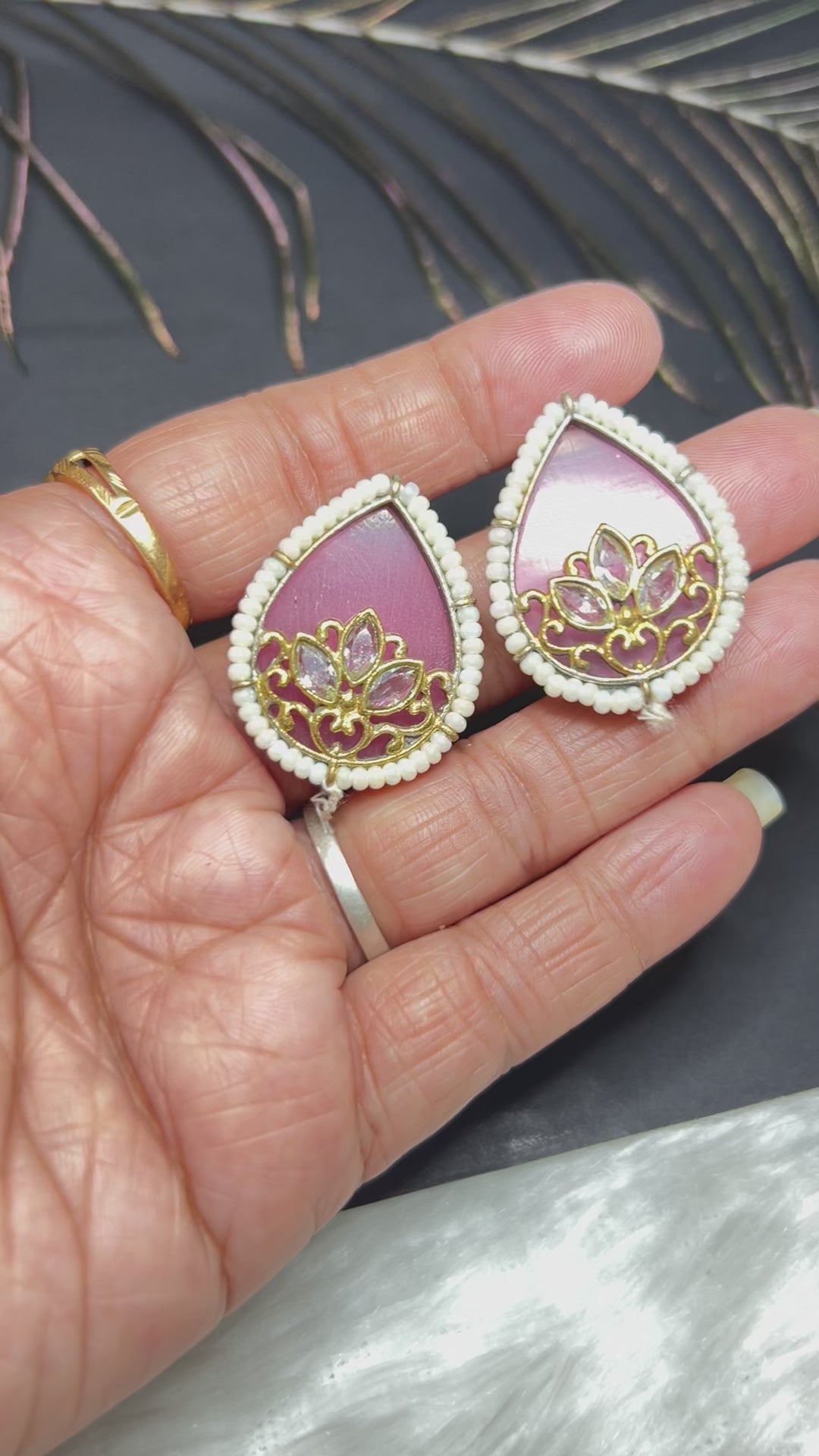 Boond Monalisa stud earrings